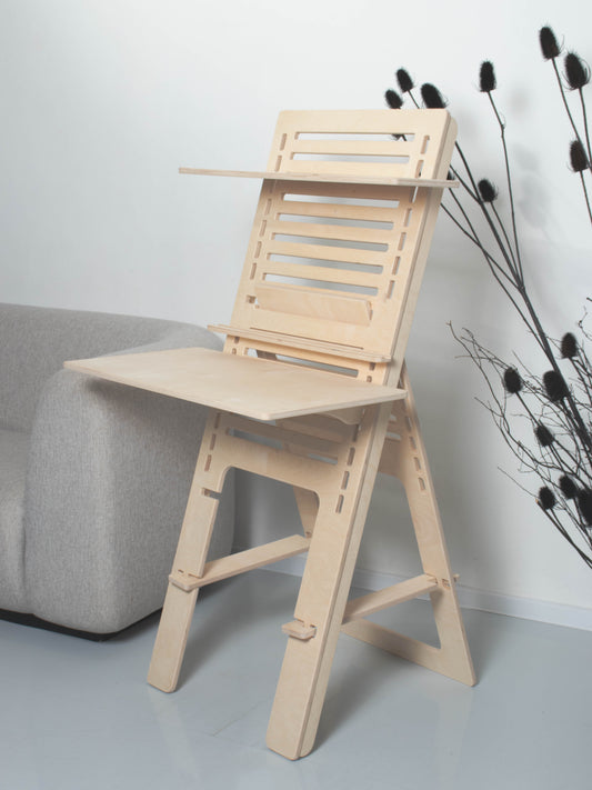 Focusdesk Original extension in a minimalistic room.